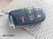 2016 Dodge Challenger SRT 392 z VIN 2C3CDZDJ5GH125157, wystawiony jako IAAI lot #43297962 z przebiegiem Nie podano mil oraz . Historia ofert i sprzedaży dostępna na DreamBid. Obrazek 11.