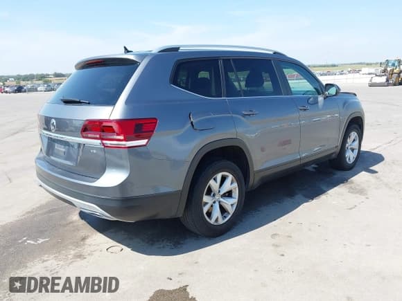✅ 2018 Volkswagen Atlas SE • VIN: 1V2DR2CA3JC531327 • Lot: 43101993. Listed on IAAI with 87,245 mi. Free auction sales archive from the USA and detailed vehicle history report at DreamBid. Image 4.