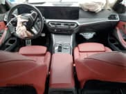 ✅ 2024 BMW 3 Series M340i xDrive • VIN: 3MW49FF05R8E49305 • Lot: 50401325. Wystawiony na Copart z przebiegiem Nie podano. Bezpłatny archiwum sprzedaży aukcyjnych z USA i szczegółowy raport historii pojazdu na DreamBid. Zdjęcie 8.