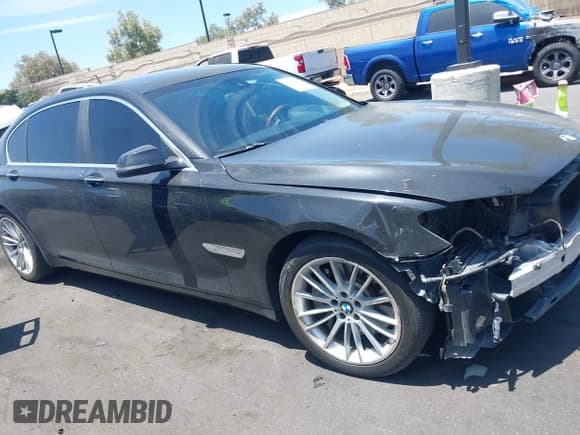 ✅ 2013 BMW 7 Series 750Li xDrive • VIN: WBAYF8C57DD140615 • Lot: 42688224. Wystawiony na IAAI z przebiegiem 150 496 mil. Bezpłatny archiwum sprzedaży aukcyjnych z USA i szczegółowy raport historii pojazdu na DreamBid. Zdjęcie 14.