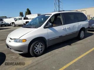 ✅ 1998 Dodge Caravan LE • VIN: 1B4GP54LXWB688630 • Lot: 74829544. Wystawiony na Copart z przebiegiem 209 157 mil. Bezpłatny archiwum sprzedaży aukcyjnych z USA i szczegółowy raport historii pojazdu na DreamBid. Zdjęcie 1.