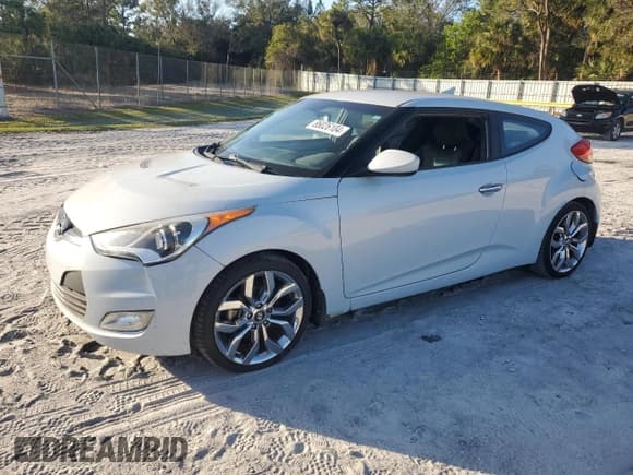 ✅ 2015 Hyundai Veloster • VIN: KMHTC6AD3FU219928 • Lot: 86026104. Wystawiony na Copart z przebiegiem 30 294 mil. Bezpłatny archiwum sprzedaży aukcyjnych z USA i szczegółowy raport historii pojazdu na DreamBid. Zdjęcie 1.