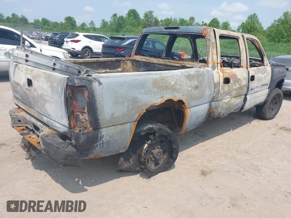 ✅ 2005 Chevrolet Silverado 2500HD LS • VIN: 1GCHK23265F890997 • Lot: 42424466. Listed on IAAI with 197,000 mi. Free auction sales archive from the USA and detailed vehicle history report at DreamBid. Image 4.