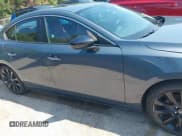 ✅ 2024 Mazda 3 S Carbon Edition • VIN: 3MZBPBCMXRM410682 • Лот: 43049840. Опубликован ранее на IAAI с пробегом 35 423 миль. Бесплатный доступ к архиву аукционных продаж из США и подробный отчёт об истории автомобиля на DreamBid. Изображение 13.