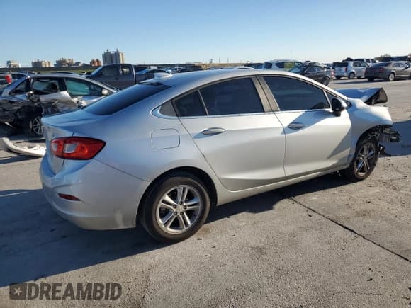 ✅ 2018 Chevrolet Cruze LT • VIN: 1G1BE5SM6J7166452 • Лот: 71542712. Опубликован ранее на Copart с пробегом 87 784 миль. Бесплатный доступ к архиву аукционных продаж из США и подробный отчёт об истории автомобиля на DreamBid. Изображение 3.