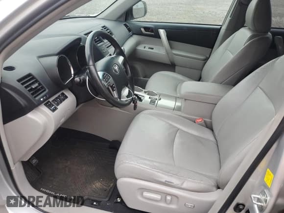 ✅ 2011 Toyota Highlander • VIN: 5TDBK3EH5BS062383 • Лот: 80079395. Опубликован ранее на Copart с пробегом 91 963 миль. Бесплатный доступ к архиву аукционных продаж из США и подробный отчёт об истории автомобиля на DreamBid. Изображение 7.