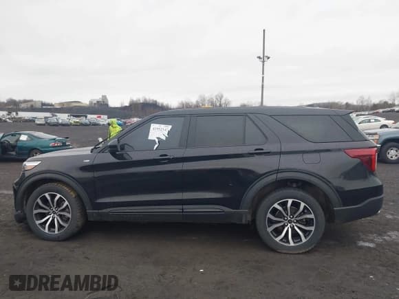 ✅ 2022 Ford Explorer ST-Line • VIN: 1FMSK8KH5NGA77560 • Lot: 41952142. Listed on IAAI with 44,856 mi. Free auction sales archive from the USA and detailed vehicle history report at DreamBid. Image 14.