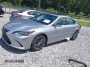 ✅ 2022 Lexus ES 350 • VIN: 58ADZ1B12NU123466 • Лот: 42482500. Опубликован ранее на IAAI с пробегом 19 276 миль. Бесплатный доступ к архиву аукционных продаж из США и подробный отчёт об истории автомобиля на DreamBid. Изображение 2.