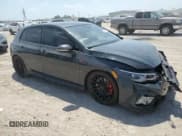 ✅ 2023 Volkswagen Golf GTI 40th Anniversary Edition • VIN: WVW9A7CD4PW199198 • Lot: 53739685. Wystawiony na Copart z przebiegiem 28 120 mil. Bezpłatny archiwum sprzedaży aukcyjnych z USA i szczegółowy raport historii pojazdu na DreamBid. Zdjęcie 4.