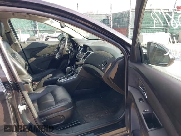 ✅ 2015 Chevrolet Cruze LT • VIN: 1G1PE5SB6F7200658 • Лот: 43658172. Опубликован ранее на IAAI с пробегом 141 275 миль. Бесплатный доступ к архиву аукционных продаж из США и подробный отчёт об истории автомобиля на DreamBid. Изображение 5.