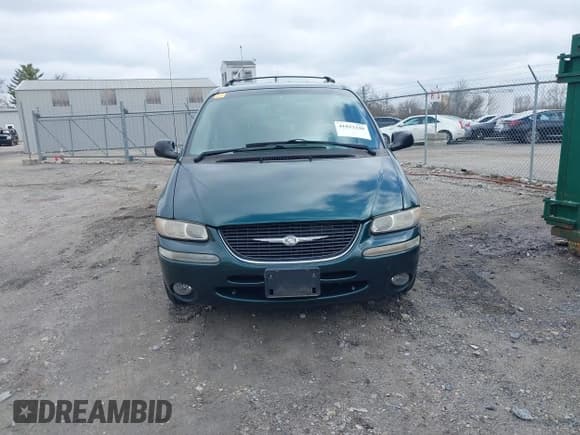 ✅ 1999 Chrysler Town & Country • VIN: 1C4GP54G6XB603564 • Lot: 41823340. Listed on IAAI with 104,321 mi. Free auction sales archive from the USA and detailed vehicle history report at DreamBid. Image 12.