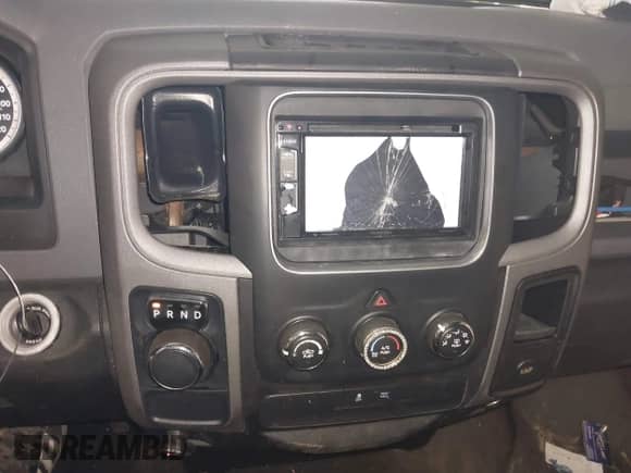 2014 Ram 1500 Tradesman z VIN 1C6RR6KG3ES480709, wystawiony jako IAAI lot #42817489 z przebiegiem 170 425 mil mil oraz . Historia ofert i sprzedaży dostępna na DreamBid. Obrazek 19.