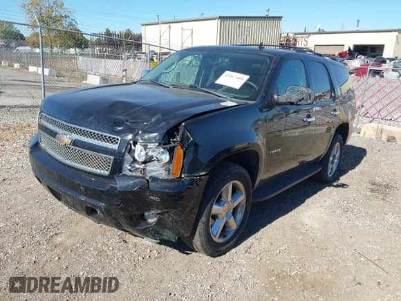 2011 Chevrolet Tahoe LT z VIN 1GNSKBE08BR282286, wystawiony jako IAAI lot #43467008 z przebiegiem 165 515 mil mil oraz . Historia ofert i sprzedaży dostępna na DreamBid. Obrazek 2.