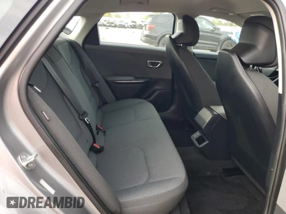 ✅ 2025 Kia K4 LXS • VIN: 3KPFT4DE4SE079424 • Lot: 87011765. Wystawiony na Copart z przebiegiem 12 812 mil. Bezpłatny archiwum sprzedaży aukcyjnych z USA i szczegółowy raport historii pojazdu na DreamBid. Zdjęcie 10.