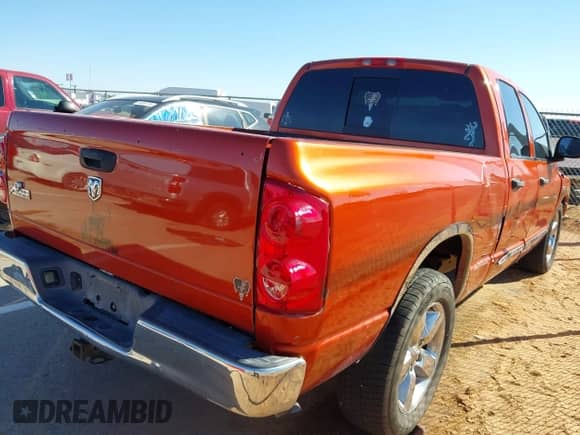 2008 Dodge 1500 SLT z VIN 1D7HA182X8S579158, wystawiony jako IAAI lot #43361211 z przebiegiem 224 892 mil mil oraz . Historia ofert i sprzedaży dostępna na DreamBid. Obrazek 4.