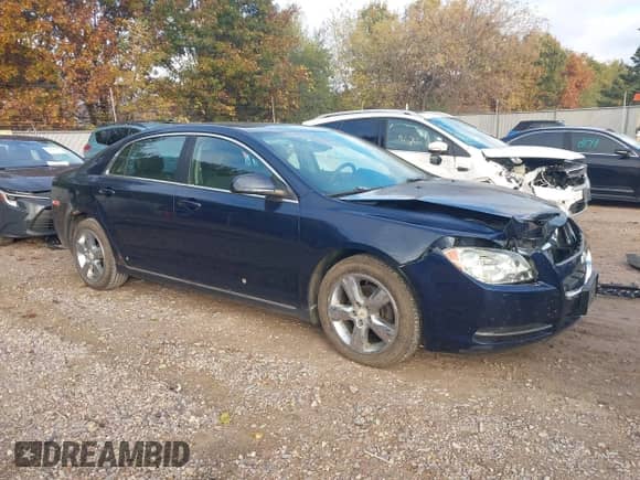 2011 Chevrolet Malibu 2LT z VIN 1G1ZD5E1XBF227991, wystawiony jako IAAI lot #43496177 z przebiegiem 175 673 mil mil oraz . Historia ofert i sprzedaży dostępna na DreamBid. Obrazek 1.
