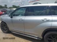 ✅ 2022 Toyota Highlander LE • VIN: 5TDZZRAH7NS108514 • Lot: 42572119. Wystawiony na IAAI z przebiegiem 57 388 mil. Bezpłatny archiwum sprzedaży aukcyjnych z USA i szczegółowy raport historii pojazdu na DreamBid. Zdjęcie 15.