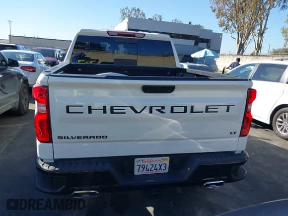 ✅ 2023 Chevrolet Silverado 1500 LT Trail Boss • VIN: 3GCUDFEDXPG331436 • Lot: 43460083. Wystawiony na IAAI z przebiegiem 10 196 mil. Bezpłatny archiwum sprzedaży aukcyjnych z USA i szczegółowy raport historii pojazdu na DreamBid. Zdjęcie 17.