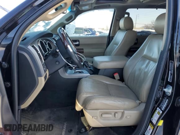 ✅ 2014 Toyota Sequoia Platinum • VIN: 5TDDY5G11ES097381 • Lot: 45488245. Wystawiony na Copart z przebiegiem 116 593 mil. Bezpłatny archiwum sprzedaży aukcyjnych z USA i szczegółowy raport historii pojazdu na DreamBid. Zdjęcie 7.