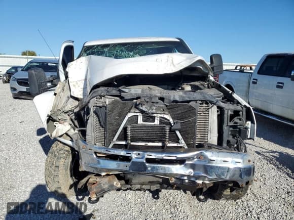 ✅ 2005 Chevrolet Silverado 2500HD LS • VIN: 1GCHK23275F851139 • Lot: 86620585. Wystawiony na Copart z przebiegiem Nie podano. Bezpłatny archiwum sprzedaży aukcyjnych z USA i szczegółowy raport historii pojazdu na DreamBid. Zdjęcie 5.