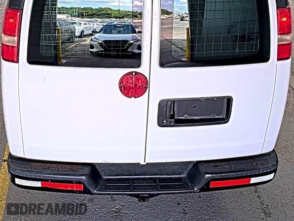 ✅ 2013 Chevrolet Express Cargo • VIN: 1GCSGAFX4D1156427 • Lot: 42792050. Wystawiony na IAAI z przebiegiem 229 858 mil. Bezpłatny archiwum sprzedaży aukcyjnych z USA i szczegółowy raport historii pojazdu na DreamBid. Zdjęcie 1.