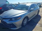 ✅ 2022 Toyota Camry Hybrid LE • VIN: 4T1C31AK8NU574190 • Lot: 43664407. Wystawiony na IAAI z przebiegiem 58 140 mil. Bezpłatny archiwum sprzedaży aukcyjnych z USA i szczegółowy raport historii pojazdu na DreamBid. Zdjęcie 2.