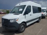✅ 2025 Mercedes-Benz Sprinter Passenger • VIN: W1Z4KFHY7SP819064 • Lot: 42761776. Wystawiony na IAAI z przebiegiem 1 985 mil. Bezpłatny archiwum sprzedaży aukcyjnych z USA i szczegółowy raport historii pojazdu na DreamBid. Zdjęcie 2.