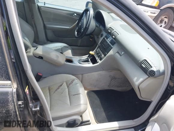 ✅ 2006 Mercedes-Benz C 230 Sport • VIN: WDBRF52H76F762025 • Lot: 42197195. Listed on IAAI with 186,275 mi. Free auction sales archive from the USA and detailed vehicle history report at DreamBid. Image 5.