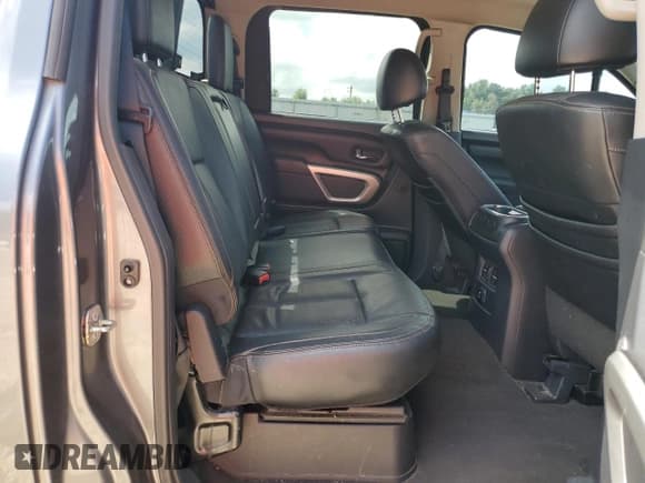 ✅ 2017 Nissan Titan SL • VIN: 1N6AA1E64HN556943 • Lot: 69141485. Wystawiony na Copart z przebiegiem 187 413 mil. Bezpłatny archiwum sprzedaży aukcyjnych z USA i szczegółowy raport historii pojazdu na DreamBid. Zdjęcie 10.