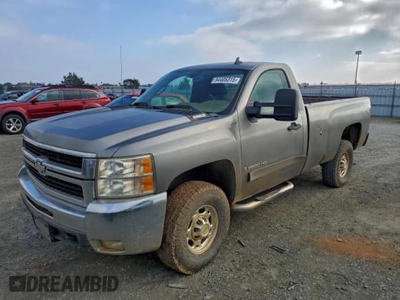 ✅ 2007 Chevrolet Silverado 2500HD 1LT • VIN: 1GCHK24617E564552 • Lot: 94405315. Wystawiony na Copart z przebiegiem 84 082 mil. Bezpłatny archiwum sprzedaży aukcyjnych z USA i szczegółowy raport historii pojazdu na DreamBid. Zdjęcie 1.