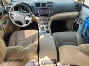 ✅ 2013 Toyota Highlander SE • VIN: 5TDZK3EH7DS094463 • Лот: 82536645. Опубликован ранее на Copart с пробегом 70 272 миль. Бесплатный доступ к архиву аукционных продаж из США и подробный отчёт об истории автомобиля на DreamBid. Изображение 8.