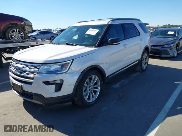 ✅ 2019 Ford Explorer XLT • VIN: 1FM5K7D84KGA68090 • Lot: 43597521. Wystawiony na IAAI z przebiegiem 96 109 mil. Bezpłatny archiwum sprzedaży aukcyjnych z USA i szczegółowy raport historii pojazdu na DreamBid. Zdjęcie 2.