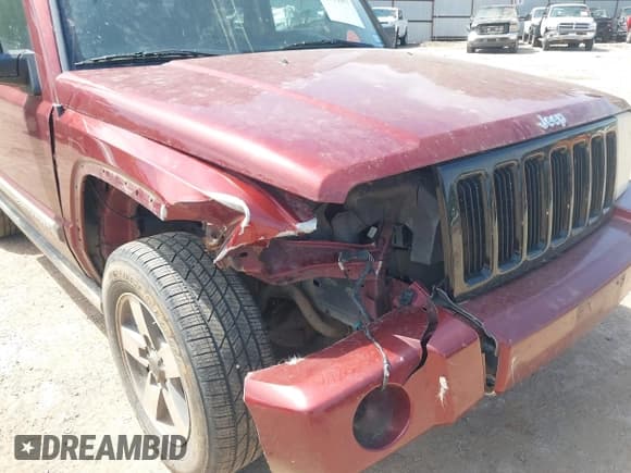 ✅ 2008 Jeep Commander Sport • VIN: 1J8HG48K08C232970 • Lot: 42014357. Listed on IAAI with 136,006 mi. Free auction sales archive from the USA and detailed vehicle history report at DreamBid. Image 6.