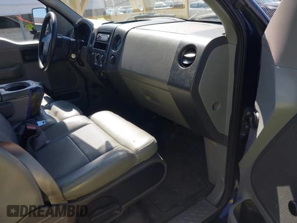 ✅ 2004 Ford F-150 XL • VIN: 1FTRF12W44NC40836 • Lot: 43177323. Listed on IAAI with 170,182 mi. Free auction sales archive from the USA and detailed vehicle history report at DreamBid. Image 5.