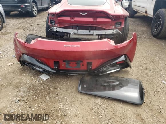 ✅ 2020 Aston Martin Vantage • VIN: SCFSMGAW8LGN03717 • Lot: 69625684. Wystawiony na Copart z przebiegiem 26 594 mil. Bezpłatny archiwum sprzedaży aukcyjnych z USA i szczegółowy raport historii pojazdu na DreamBid. Zdjęcie 12.