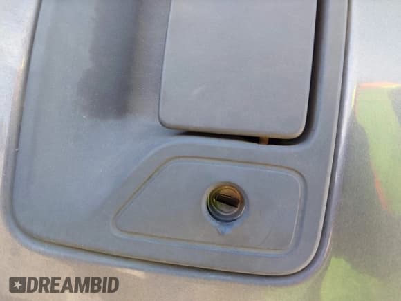 ✅ 2005 Ford F-250 XL • VIN: 1FTSW21P05EC31103 • Lot: 41966914. Listed on IAAI with 154,095 mi. Free auction sales archive from the USA and detailed vehicle history report at DreamBid. Image 6.