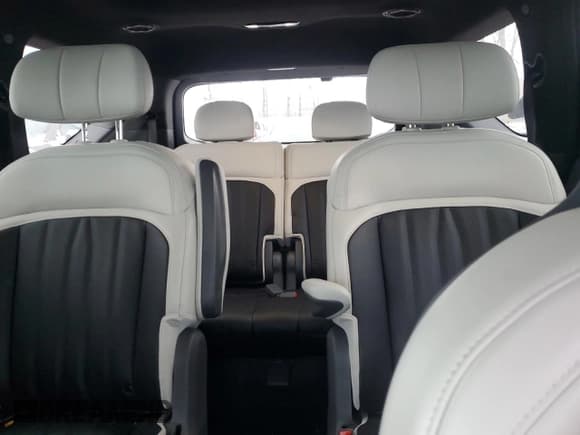 ✅ 2024 Kia EV9 GT-Line • VIN: KNDAEFS50R6020163 • Lot: 91883675. Wystawiony na Copart z przebiegiem 28 150 mil. Bezpłatny archiwum sprzedaży aukcyjnych z USA i szczegółowy raport historii pojazdu na DreamBid. Zdjęcie 10.