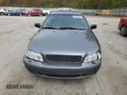 ✅ 2004 Volvo V40 • VIN: YV1VW27564F089135 • Lot: 82517045. Wystawiony na Copart z przebiegiem 182 057 mil. Bezpłatny archiwum sprzedaży aukcyjnych z USA i szczegółowy raport historii pojazdu na DreamBid. Zdjęcie 5.