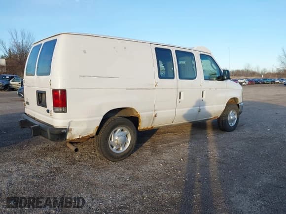 ✅ 2008 Ford Econoline Cargo Commercial • VIN: 1FTNE24W58DA97699 • Lot: 43768686. Wystawiony na IAAI z przebiegiem 195 181 mil. Bezpłatny archiwum sprzedaży aukcyjnych z USA i szczegółowy raport historii pojazdu na DreamBid. Zdjęcie 4.