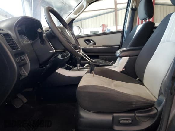 ✅ 2006 Mercury Mariner Luxury • VIN: 4M2YU57196KJ17893 • Лот: 66848295. Опубликован ранее на Copart с пробегом 128 080 миль. Бесплатный доступ к архиву аукционных продаж из США и подробный отчёт об истории автомобиля на DreamBid. Изображение 7.