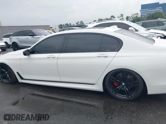 ✅ 2016 BMW 7 Series 740i • VIN: WBA7E2C56GG547033 • Lot: 43693630. Listed on IAAI with 134,884 mi. Free auction sales archive from the USA and detailed vehicle history report at DreamBid. Image 14.