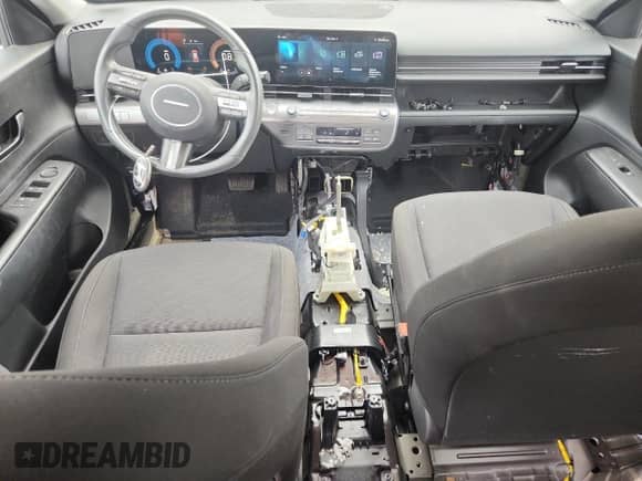 2024 Hyundai Kona SEL z VIN KM8HBCAB4RU103938, wystawiony jako Copart lot #71125875 z przebiegiem 30 341 mil mil oraz Szkoda całkowita • Salvage title. Historia ofert i sprzedaży dostępna na DreamBid. Obrazek 8.