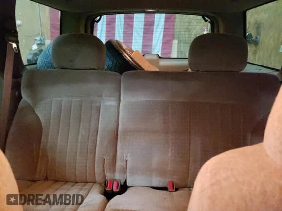 1998 Chevrolet Blazer LT z VIN 1GNDT13W5W2275852, wystawiony jako Copart lot #77938284 z przebiegiem 181 678 mil mil oraz Czysty tytuł • Clean title. Historia ofert i sprzedaży dostępna na DreamBid. Obrazek 10.