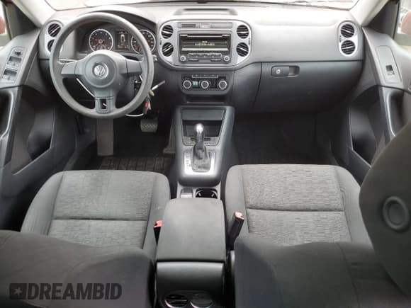 ✅ 2012 Volkswagen Tiguan S • VIN: WVGBV7AX8CW087884 • Лот: 90077175. Опубликован ранее на Copart с пробегом 147 397 миль. Бесплатный доступ к архиву аукционных продаж из США и подробный отчёт об истории автомобиля на DreamBid. Изображение 8.