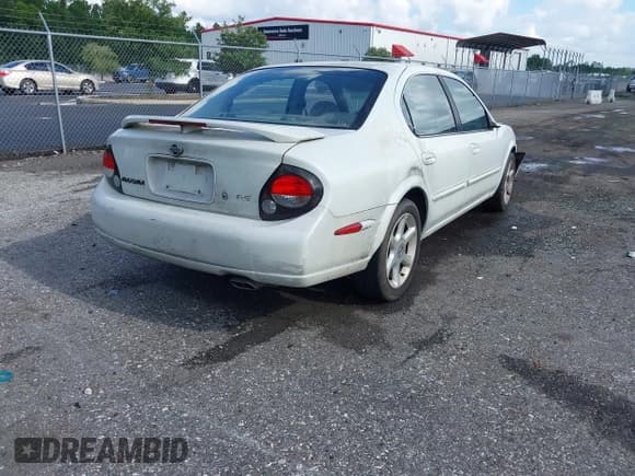 ✅ 2000 Nissan Maxima GXE • VIN: JN1CA31D1YT515650 • Lot: 43030258. Listed on IAAI with Not provided. Free auction sales archive from the USA and detailed vehicle history report at DreamBid. Image 4.