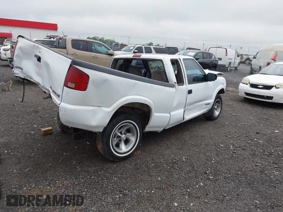 ✅ 2002 Chevrolet S-10 • VIN: 1GCCS19WX28188728 • Лот: 42337500. Опубликован ранее на IAAI с пробегом 305 227 миль. Бесплатный доступ к архиву аукционных продаж из США и подробный отчёт об истории автомобиля на DreamBid. Изображение 4.