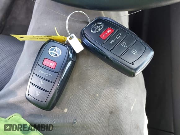 ✅ 2024 Toyota Highlander XLE • VIN: 5TDAAAB50RS012465 • Lot: 43660174. Listed on IAAI with 15,848 mi. Free auction sales archive from the USA and detailed vehicle history report at DreamBid. Image 11.