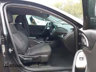 2021 Chevrolet Malibu RS z VIN 1G1ZG5STXMF049404, wystawiony jako IAAI lot #43321932 z przebiegiem 94 572 mil mil oraz . Historia ofert i sprzedaży dostępna na DreamBid. Obrazek 5.