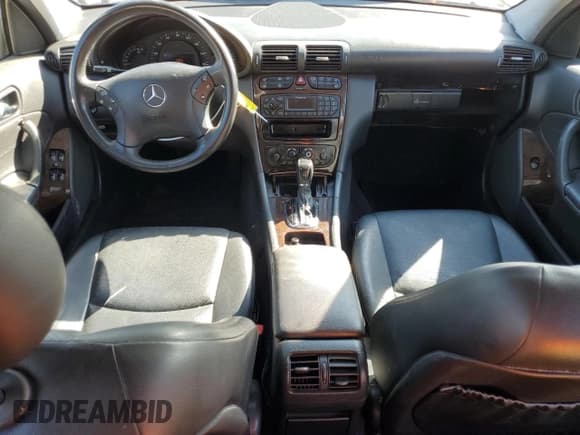 ✅ 2004 Mercedes-Benz C 240 • VIN: WDBRF81J44F441563 • Lot: 43003355. Wystawiony na Copart z przebiegiem 115 333 mil. Bezpłatny archiwum sprzedaży aukcyjnych z USA i szczegółowy raport historii pojazdu na DreamBid. Zdjęcie 8.