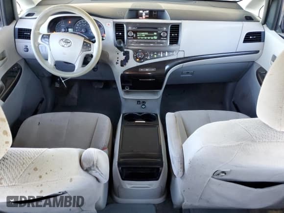 ✅ 2014 Toyota Sienna LE • VIN: 5TDKK3DC6ES414574 • Lot: 82541325. Wystawiony na Copart z przebiegiem 198 334 mil. Bezpłatny archiwum sprzedaży aukcyjnych z USA i szczegółowy raport historii pojazdu na DreamBid. Zdjęcie 8.